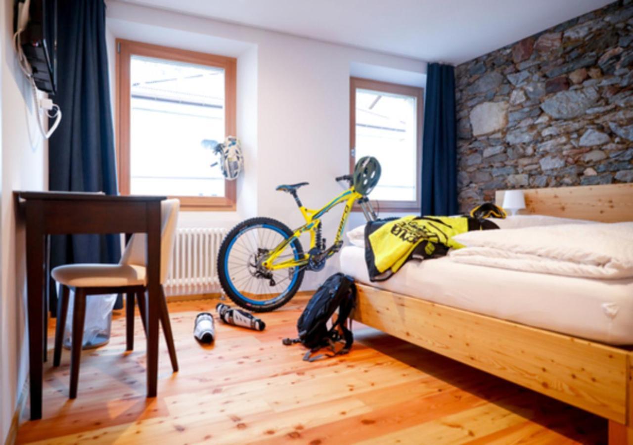 Bed&Bike Tremola San Gottardo Hotel Airolo Kültér fotó