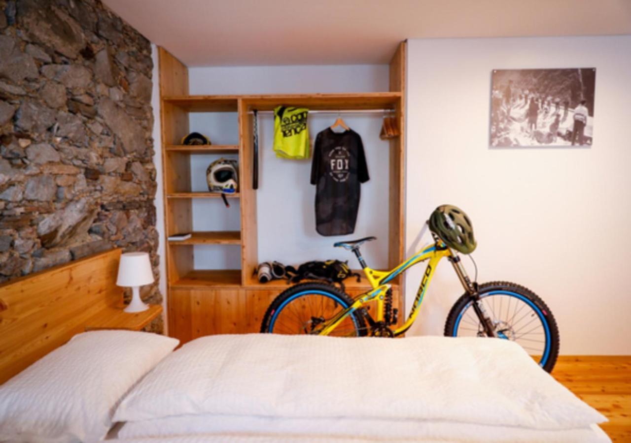 Bed&Bike Tremola San Gottardo Hotel Airolo Kültér fotó